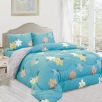 Edredón acolchado King 1200 hilos color celeste con flores amarillas,blancas y marrones